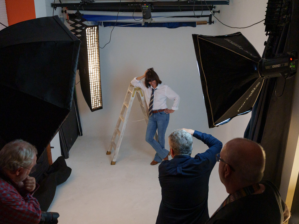 Clase práctica de retrato en interior con el grupo avanzado de fotografía.